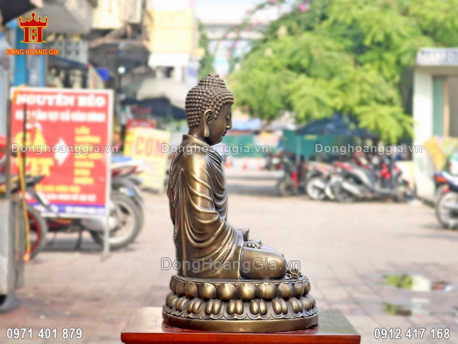 Pho tượng được đúc với hình dáng Phật Thích Ca Mâu Ni ngồi thiền